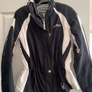 Spyder Black and White Ski Jacket with Color-Blocking Design
